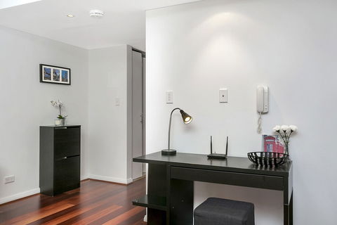 Contemporary Garden Apartment SINC1 - Stayed 2