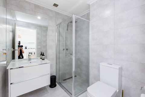 ROLAND, 1BDR Melbourne Apartment - Stayed 5