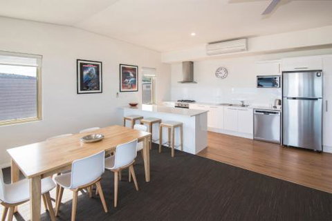 Canal Rocks Beachfront Apartments - Stayed 1
