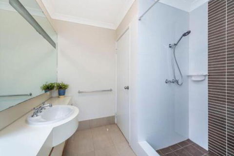 Lakeside Holiday Apartments - Stayed 4