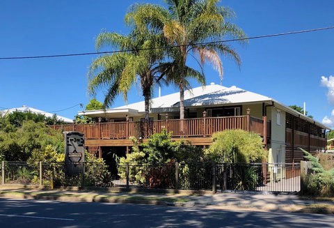 Five 3 Five - The Beachside Barracks - Stayed 2