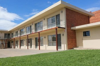 Seven Pines Motor Inn - Stays Accommodation 0