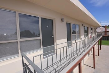 Seven Pines Motor Inn - Stays Accommodation 1
