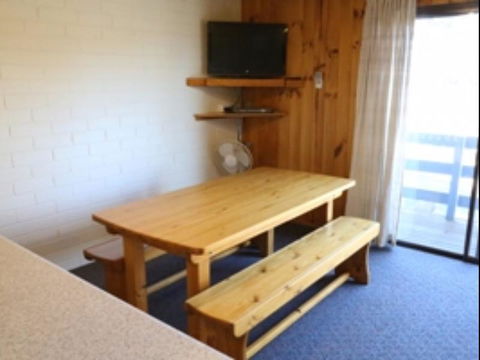 Alpha Centauri 8 Budget Jindabyne Holiday Apartment - Stayed 5
