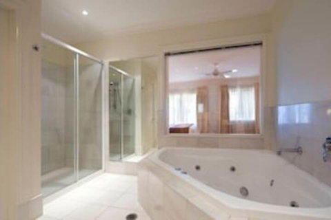 Lakeside Suites 1 - Stayed 1