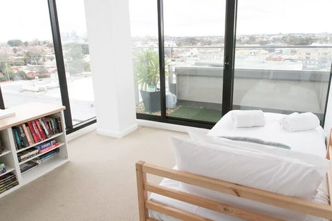 Modern 2 Bedroom Apartment In Melbournes Northcote - Stayed 0