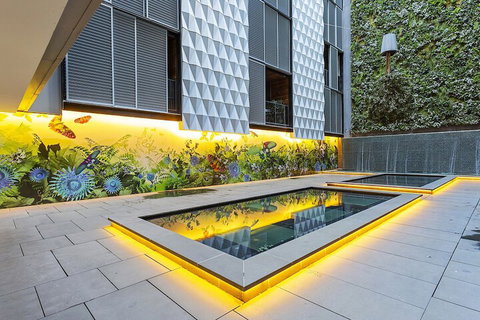 LAURENT Views Of MCG & Yarra River + Fed Square - Stayed 1