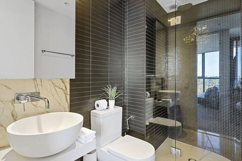 LAURENT Views Of MCG & Yarra River + Fed Square - Stayed 5