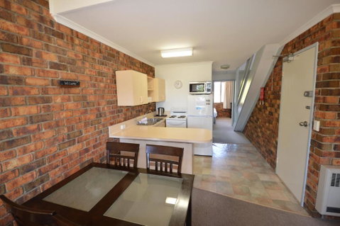 Ellswood 5 - Stayed 3