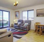 Seabreeze 6 Opposite Bowling Club - Stays Accommodation