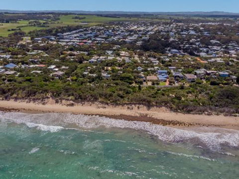 DRIFTAWAY ACROSS FROM SURF BEACH - Stayed 4