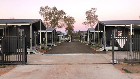 Sunshine Gardens Bourke Resort - Stays Accommodation 1