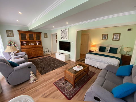 Curtis Falls Apartment - Stayed 4