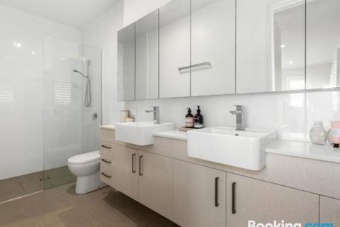 SEASIDE By THE BEACH - Stayed 5