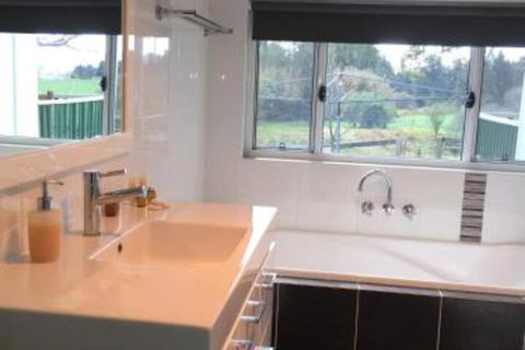 Old Schoolmasters Cottage On The Barrington River - Stays Accommodation 4