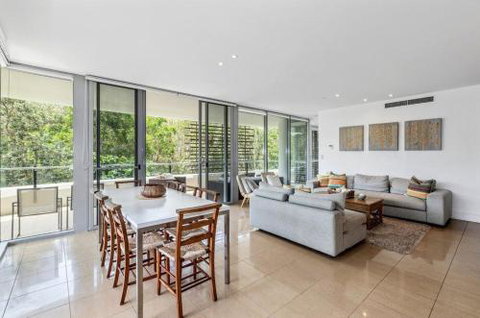 COTTON BEACH 94 MID FLOOR PENTHOUSE - Stays Accommodation 0