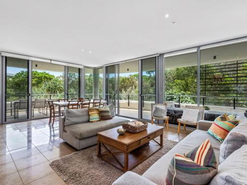 COTTON BEACH 94 MID FLOOR PENTHOUSE - Stays Accommodation 5