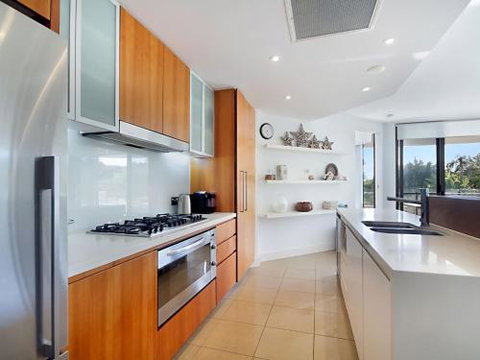 COTTON BEACH 94 MID FLOOR PENTHOUSE - Stays Accommodation 1