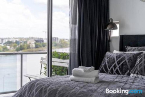 3br Stylish Apt CBD River & City Views SpaSaunaPoolWIFINetflix - Stays Accommodation 6