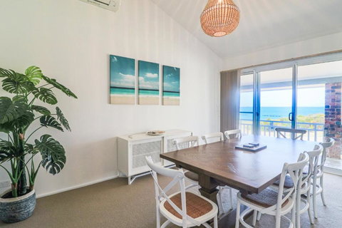 Oceanview BeachHouse - Stays Accommodation 4