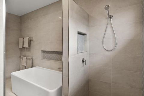 4 Corella Court Brand New Magnificent Marina Home With Wi Fi - Stayed 4
