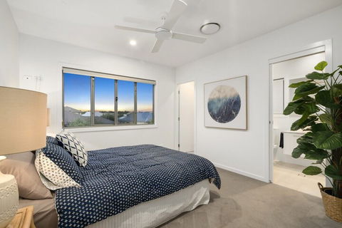 Luxury Canal Front Holiday House Raptor Pde Banksia Beach - Stayed 3