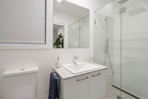 Luxury Canal Front Holiday House Raptor Pde Banksia Beach - Stayed 5