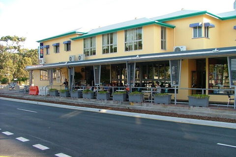 Listen TO THE Surf From Rickman Pde Woorim - Stayed 0