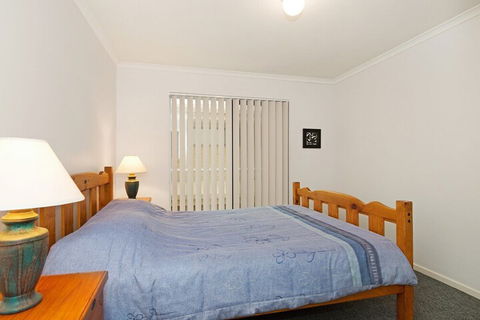 Listen TO THE Surf From Rickman Pde Woorim - Stayed 6