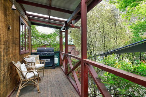 Mountain Den - Stays Accommodation 7