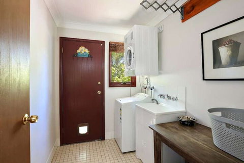 Mountain Den - Stays Accommodation 4