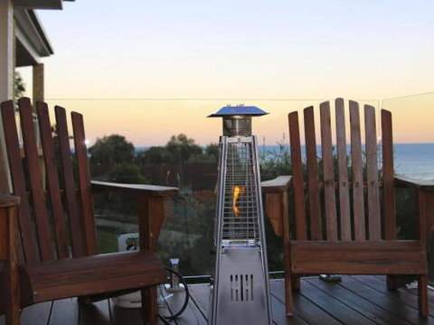 WHALE WATCH FOR FOUR Gerringong 4pm Check Out Sundays - Stays Accommodation 0