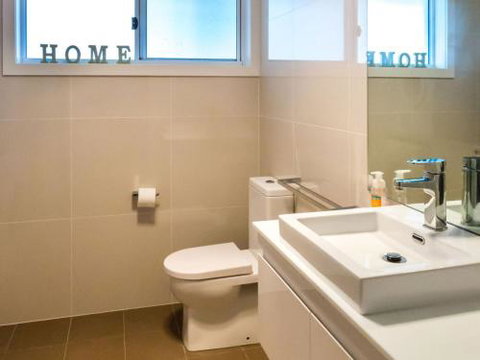 WHALE WATCH FOR FOUR Gerringong 4pm Check Out Sundays - Stays Accommodation 6