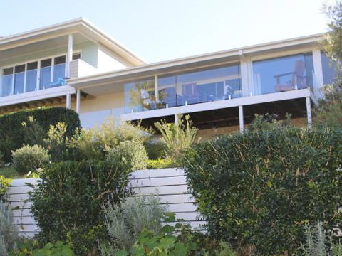 WHALE WATCH FOR FOUR Gerringong 4pm Check Out Sundays - Stays Accommodation 5