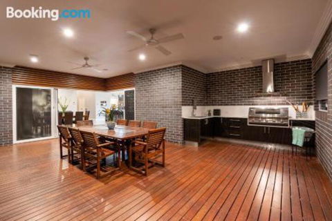 Wentworth Estate 5 Bedroom Luxury Home Sleeps 12 - Stayed 5