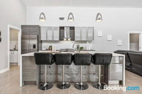 Wentworth Estate 5 Bedroom Luxury Home Sleeps 12 - Stayed 2