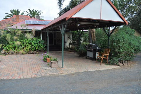 Bungalow Motel - Stayed 6