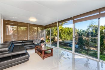 Spacious 4 Bedroom House The Hill - Stays Accommodation 0