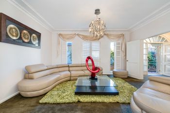 Spacious 4 Bedroom House The Hill - Stays Accommodation 5