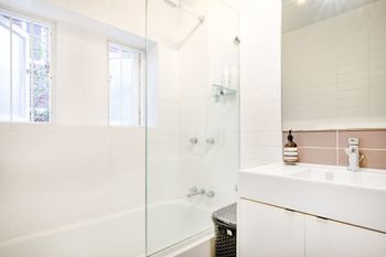 Picturesque Bellevue Hill 2BR Apt H452 - Stays Accommodation 3