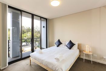 Spacious Apartment At Waitara - Stayed 3