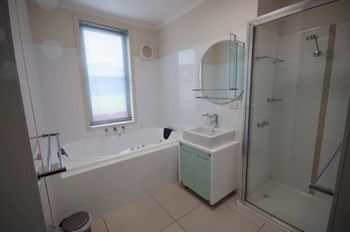 Holiday Makers - Stayed 4