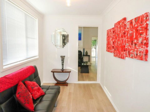 Waterside Retreat - Stays Accommodation 2