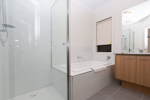 Resortstyle 4BR House With Parking@werribee - Stayed 1