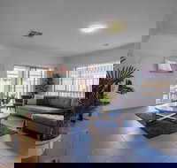 Big Family Fun 4 Bedrooms House in Point Cook - Stayed