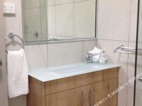 BEST WESTERN CASTLE LODGE MOTEL - Stayed 3