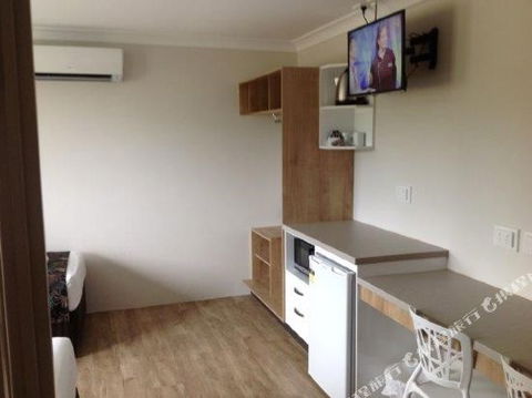 BEST WESTERN CASTLE LODGE MOTEL - Stayed 0