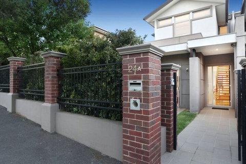 Kew Luxurious Townhouse - Stayed 2