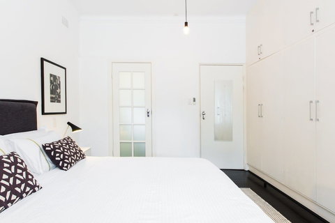 The Double Bay Executive Apartment - Stays Accommodation 2
