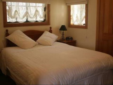 Twin Pines Cottage On Lansdowne - Stayed 1